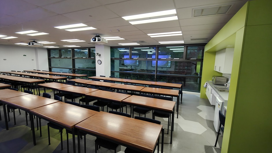 View of Mellor Laboratories room ME215, showing rows of tables and chairs