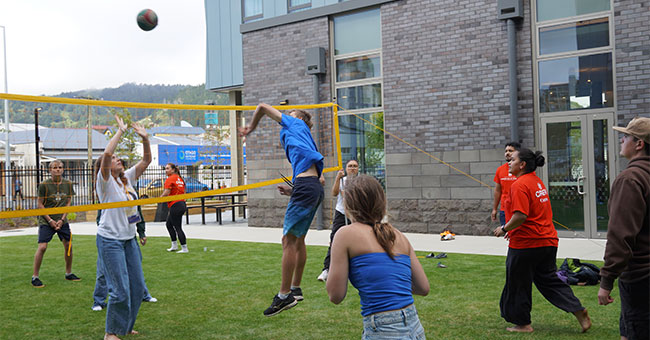 Residents of award-winning Te Rangihīroa College play volleyball.