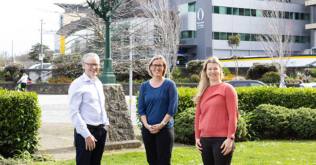 Professor Tony Walls (left), Dr Amy Scott-Thomas (centre) and Katharina Wolf of the University’s Christchurch campus have developed a urine test to allow rapid screening for the Kingella Kingae bacteria – the leading cause of septic arthritis and osteomyelitis in young children. 