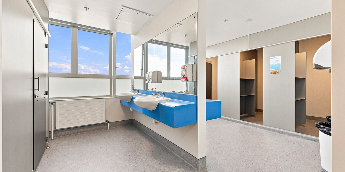 Shared shower facilities with indivdual shower cubicles