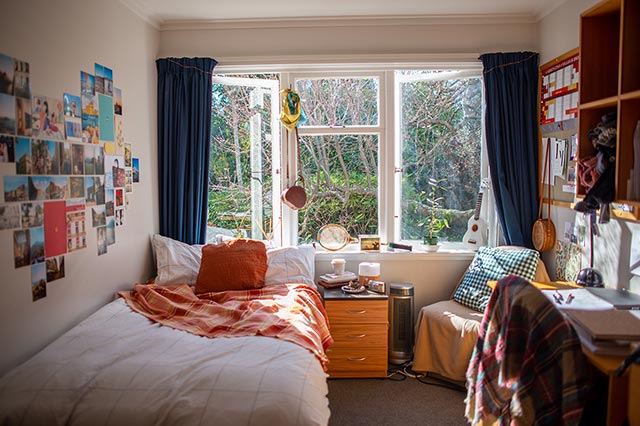 Carrington bedroom image
