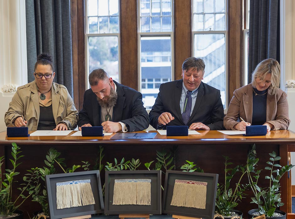 Mana-to-Mana-agreement-signing
