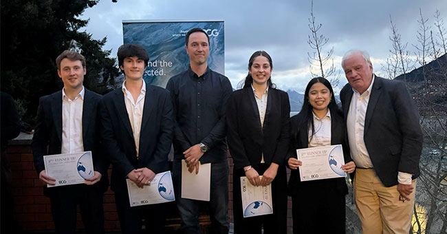 Four tauira holding certificates and two judges pose for a photo.