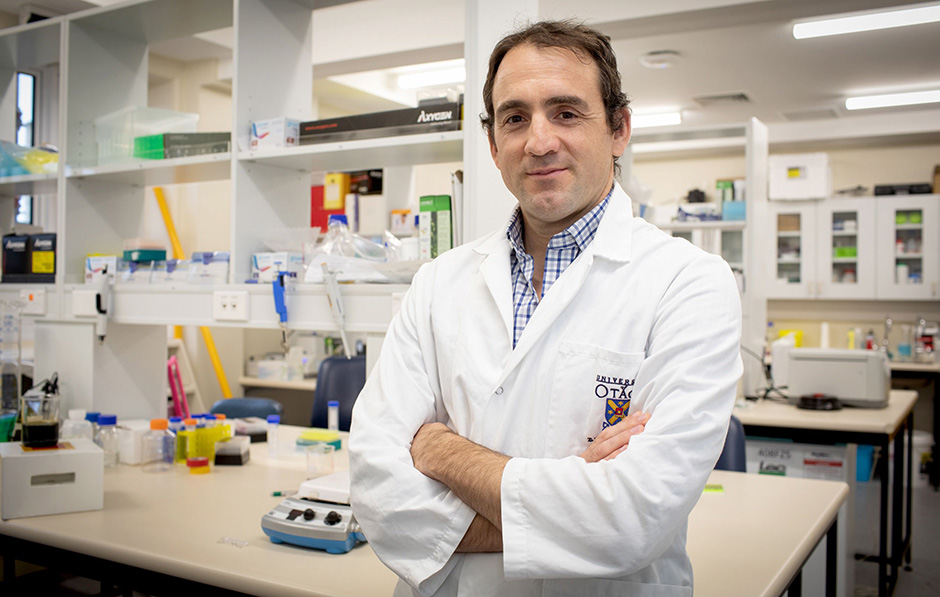 Tim Hore in a University of Otago science laboratory image