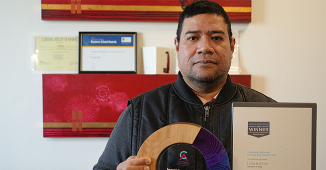 Dr Iki Mafi Uele with his award