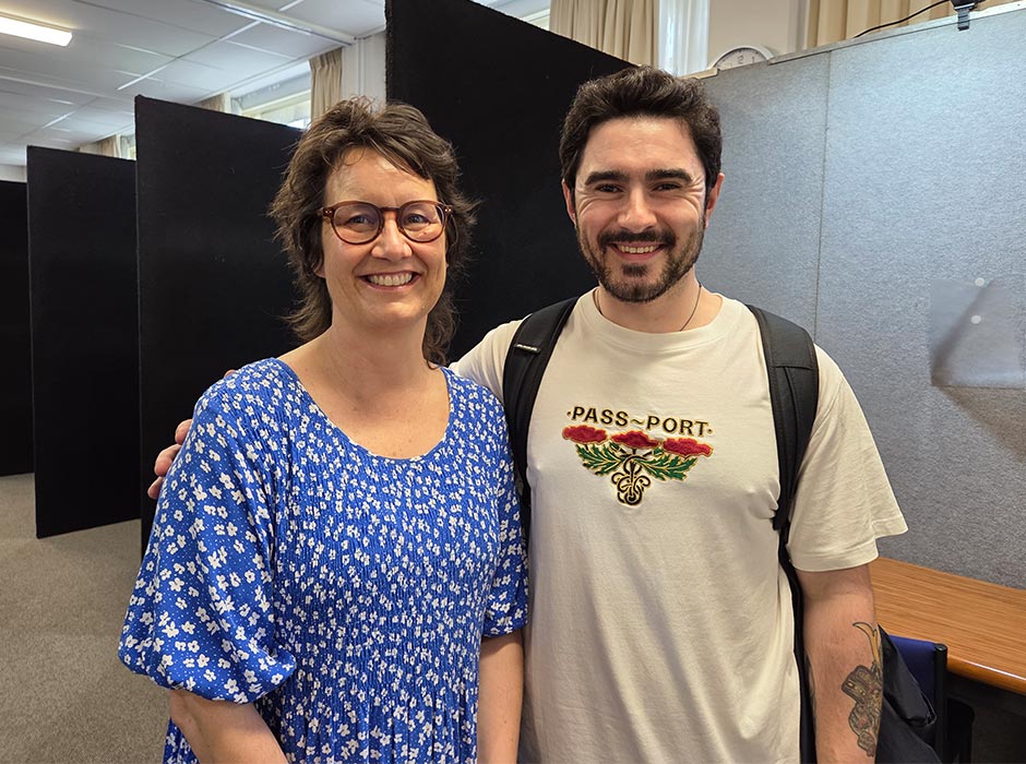 Disability Information and Support (DIS) Supervisor Lara Valentine and first-year Commerce tauira Nate Hamilton are both fans of the low-distraction booths that have been officially introduced this semester. 