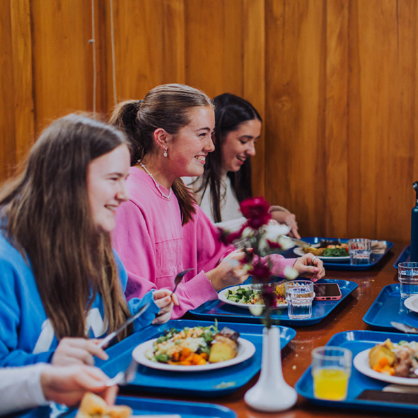 Knox college - students in cafeteria