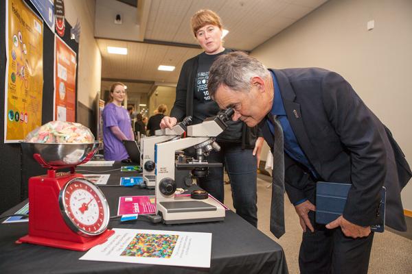 Dr Judith Bateup shows Dunedin Mayor Dave Cull a sample of the 1kg of microbes in every human body at a Science Expo