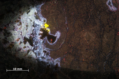 Cathodoluminescence photo of contact between a polycrystalline quartz xenolith and tholeitic basalt thumb