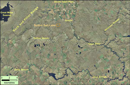 Location map/photograph of the Sutton Salt Lake on the eastern edge of the Rock and Pillar Range, south of Middlemarch. The salt lake is in a reserve administerd by Department of Conservation, and has walking track access.