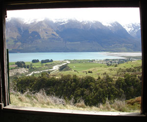 Through miner's eyes. A view on the Humboldt Mountains from an old miners' hut near Glenorchy, NZ