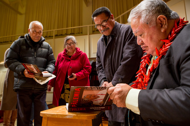 Samoan-PM-book-launch-signing-image