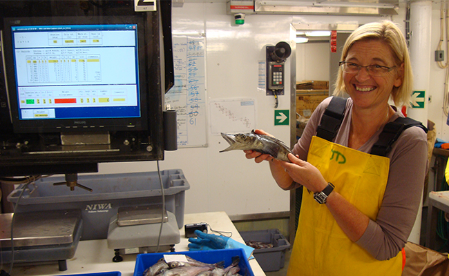 Jenny Visser 1 In the wet lab on the Tangaroa Photo Darren Stevens NIWA