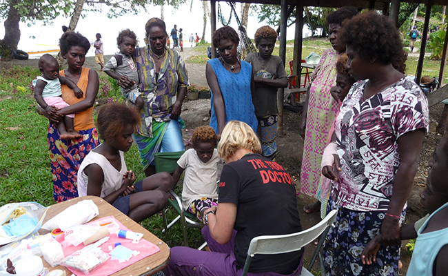 Jenny Visser 6 Treating villagers in Bougainville