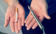 Smoking vs vaping thumb