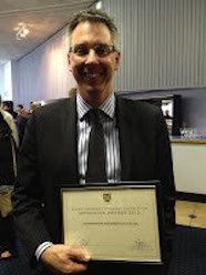 Stephen Duffull with his OUSA Supervisor of the Year Award