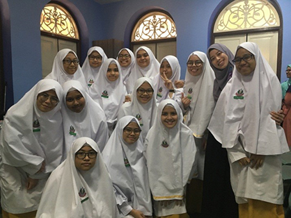 Nadiah with secondary four students 418