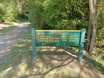 Trotters Gorge Walk sign