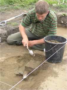 CJ excavating nephrite cache