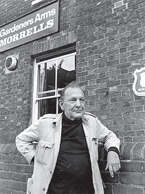 Dan Davin outside the Gardeners Arms, Oxford. James McNeish observed in Dance of the Peacocks: ‘Davin used the college dining halls to gather intelligence about potential authors and publications, but he used the pub to barter ideas. In the pub both the writer and editor were at work…’. (Anna Davin collection)