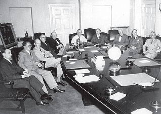 Cox (at left) as a member of the Pacific War Council, Cabinet Room, White House Washington, 1 April 1943. Those around the table include Winston Churchill and Franklin Roosevelt. (Patrick Cox collection)