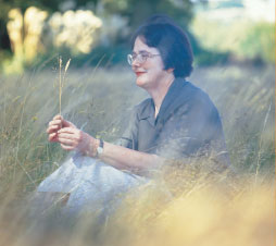 Professor Helen Leach, 2004. While a Rhodes Fellow in 1980–1, she completed work for her publication 1,000 years of gardening in New Zealand (Reed 1984). Her most recent book was Cultivating myths: fiction, fact & fashion in garden history (Godwit, 2000). 